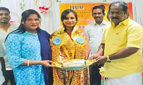 தென்னாப்பிரிக்கா, கிளிமஞ்சாரோ மலை ஏற உள்ள வீராங்கனைக்கு ரூ.5 லட்சம் நன்கொடை தென்னாப்பிரிக்கா, கிளிமஞ்சாரோ மலை ஏற உள்ள வீராங்கனைக்கு ரூ.5 லட்சம் நன்கொடை