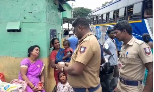 பெண் பயணியிடம் 5 பவுன் நகை திருட்டு