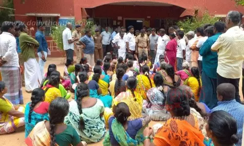 மகாலிங்கபுரம் போலீஸ் நிலையத்தை பொதுமக்கள் முற்றுகை