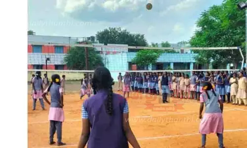 பள்ளி மாணவர்களுக்கு வாலிபால் போட்டி