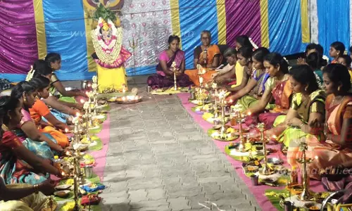 மாரியம்மன் கோவிலில் விளக்கு பூஜை