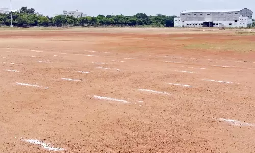 செயற்கை இழை ஓடுதளம் அமைக்க தரைமட்டத்தை உயர்த்த நடவடிக்கை