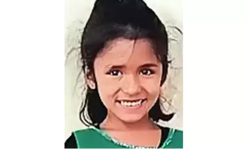 பூங்காவில் சிமெண்ட் பெஞ்ச் விழுந்து 4 வயது சிறுமி பலி; நவிமும்பையில் சோகம் பூங்காவில் சிமெண்ட் பெஞ்ச் விழுந்து 4 வயது சிறுமி பலி; நவிமும்பையில் சோகம்