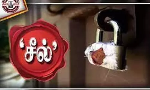 வணிக வளாகத்தில் இயங்கிய 17 கடைகளுக்கு சீல்