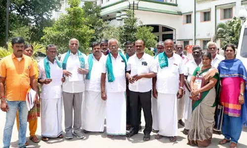 செங்கத்துறை தடுப்பணையை சீரமைக்க அனுமதிக்க வேண்டும்