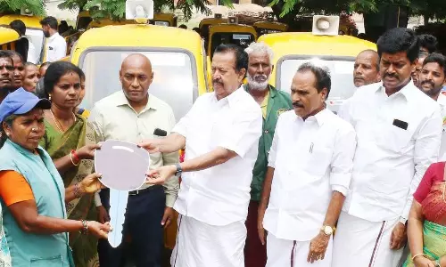 48 ஊராட்சிகளுக்கு மின்கல வாகனங்கள்