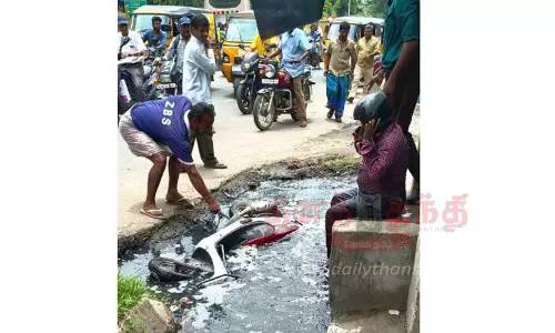 கழிவுநீர் கால்வாயில் விழுந்த முதியவர்