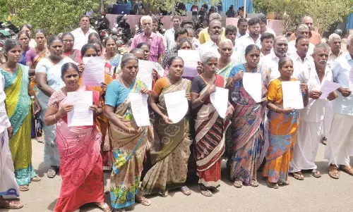 டாஸ்மாக் கடை திறக்க ெபாதுமக்கள் எதிர்ப்பு டாஸ்மாக் கடை திறக்க ெபாதுமக்கள் எதிர்ப்பு