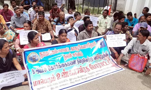 மாற்றுத்திறனாளிகள் தர்ணா போராட்டம்