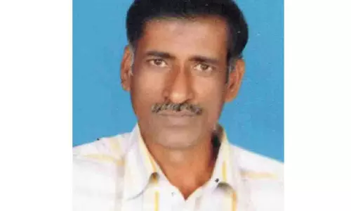 மோட்டார் சைக்கிள்கள் நேருக்கு நேர் மோதல்; விவசாயி பலி