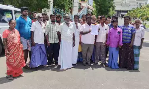குறைதீர்க்கும் நாள் கூட்டம்:  புதிய வீடுகள் கட்டி தரக்கோரி பொதுமக்கள் மனு
