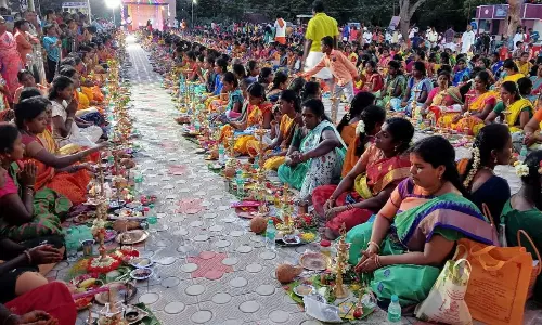 முத்துமாரியம்மன் கோவிலில் குத்துவிளக்கு பூஜை முத்துமாரியம்மன் கோவிலில் குத்துவிளக்கு பூஜை