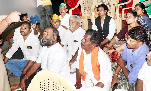 திருச்சி மாநகராட்சி மண்டல அலுவலகத்தில் பா.ஜ.க.வினர் தர்ணா