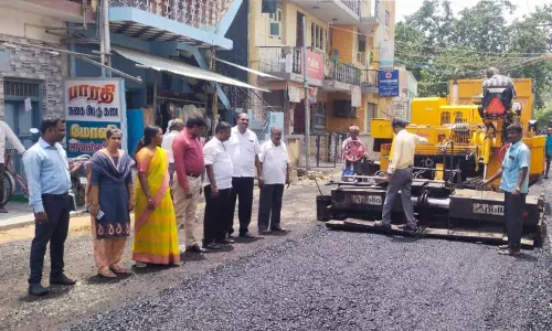 புதிய தார்சாலை அமைக்கும் பணி