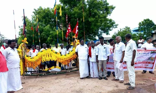 இந்திய கம்யூனிஸ்டு கட்சியினர் சவப்பாடை ஊர்வலம்