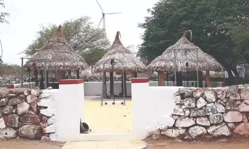 பல நூறு ஆண்டுகள் கடந்த பாட்டி-தாத்தா கோவில்