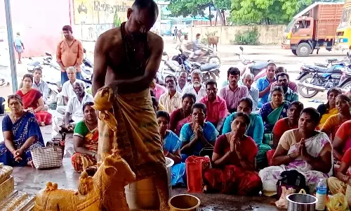 சிவன் கோவில்களில் சிறப்பு பூஜை