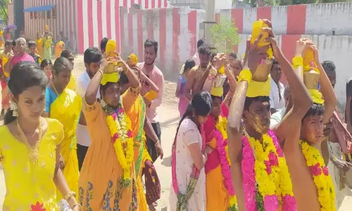 கழுகுமலைகாளியம்மன் கோவில் பொங்கல் விழாவில் பால்குடம் ஊர்வலம் கழுகுமலைகாளியம்மன் கோவில் பொங்கல் விழாவில் பால்குடம் ஊர்வலம்
