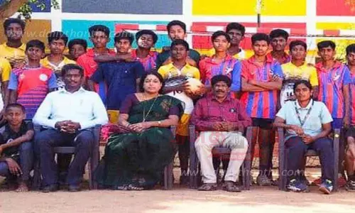 கைப்பந்து போட்டியில் மாணவர்கள் வெற்றி