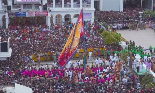 உலகப் புகழ்பெற்ற வேளாங்கண்ணி மாதா ஆலய பெருவிழா கொடியேற்றத்துடன் தொடங்கியது..!