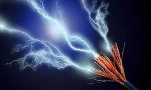 மின்சாரம் தாக்கி தொழிலாளி படுகாயம்