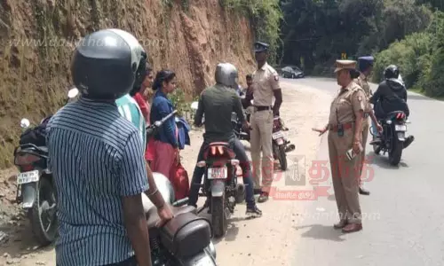 வாகன ஓட்டிகளுக்கு போலீசார் விழிப்புணர்வு