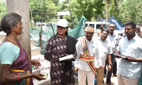 பள்ளி வகுப்பறை, துணை சுகாதார நிலைய கட்டிட பணிகள் கலெக்டர் சாருஸ்ரீ ஆய்வு