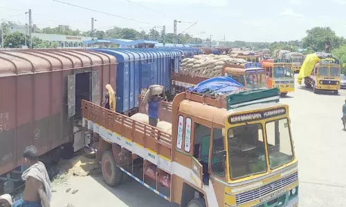 ரெயிலில் 2,800 டன் கோதுமை வந்தன