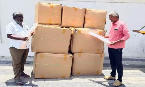 ஒரு லட்சம் பிளாஸ்டிக் டம்ளர் பறிமுதல்