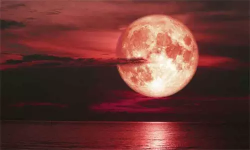 வானில் ஆகஸ்ட் 30-ந்தேதி நிகழ இருக்கும் சூப்பர் புளூ மூன் அரிய நிகழ்வு வானில் ஆகஸ்ட் 30-ந்தேதி நிகழ இருக்கும் சூப்பர் புளூ மூன் அரிய நிகழ்வு