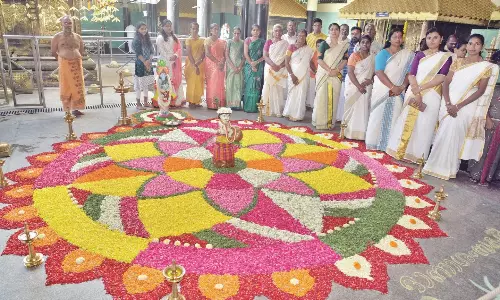 திருப்பூரில் களை கட்டிய ஓணம் பண்டிகை திருப்பூரில் களை கட்டிய ஓணம் பண்டிகை