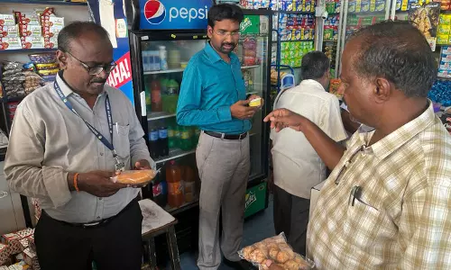 சுகாதாரம் இன்றி இயங்கிய 2 ஓட்டல்களுக்கு நோட்டீஸ்