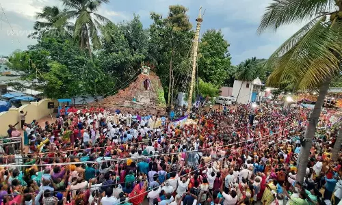 வாடிப்பட்டியில் ஆரோக்கிய அன்னை ஆலய திருவிழா கொடியேற்றத்துடன் தொடங்கியது