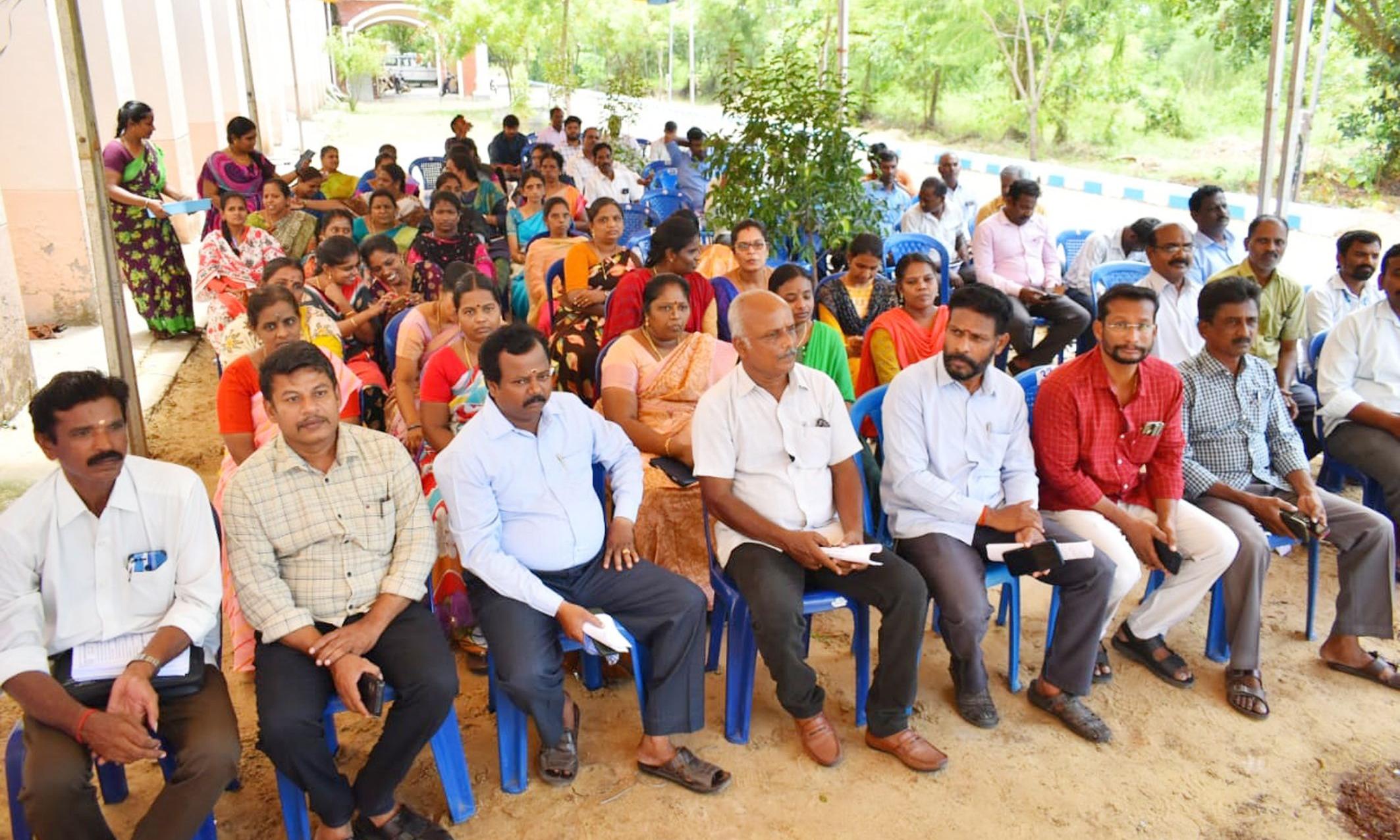 Cuddalore Collector's office wait protest by revenue officials கடலூர்