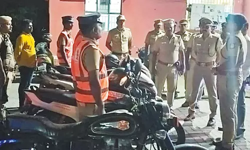 குற்றங்களை தடுக்க துப்பாக்கி ஏந்திய போலீசாருடன் ரோந்து வாகனம்போலீஸ் சூப்பிரண்டு தொடங்கி வைத்தார்