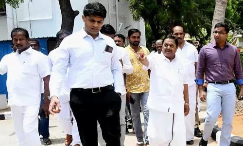 மாவட்டத்திற்கு 10 இடங்களை தேர்வு செய்துதமிழகத்தில் சுற்றுலாவை மேம்படுத்த நடவடிக்கை எடுக்கப்பட்டுள்ளதாக, அமைச்சர் ராமச்சந்திரன் தெரிவித்துள்ளார்.