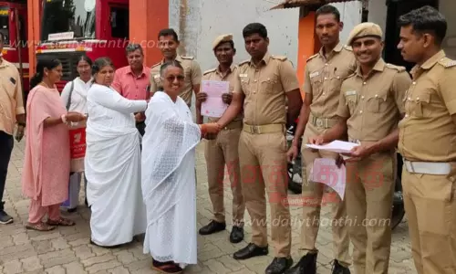 தீயணைப்பு வீரர்களுக்கு ராக்கி கயிறு