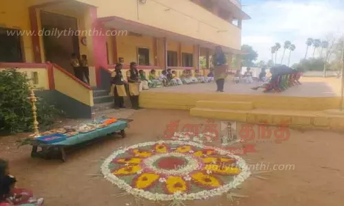 பள்ளிக்கூடத்தில் ஓணம் பண்டிகை கொண்டாட்டம்