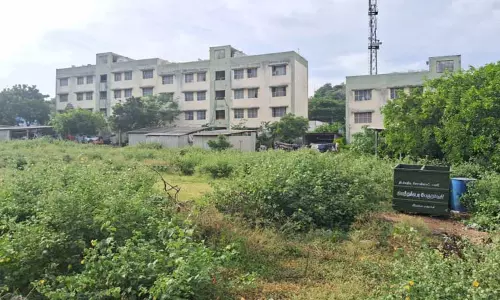 காக்கும் கரங்களுக்கு சுற்றுச்சுவர் கட்டிக்கொடுக்கப்படுமா...