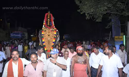 கோபுர கலசங்கள், 9 நதிகளின் புனித நீர் ஊர்வலமாக எடுத்து வரப்பட்டது