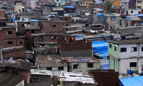 தாராவி குடிசை சீரமைப்பு திட்ட டெண்டர் தொடர்பான வழக்கு: அதானி குழுமத்திற்கு சாதகமாக செயல்படவில்லை - ஐகோர்ட்டில், அரசு பதில்