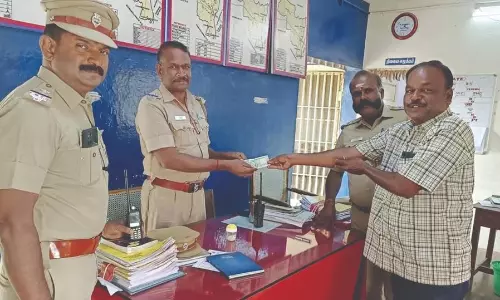 ஏ.டி.எம். மில் கேட்பாரற்று கிடந்த ரூ.7 ஆயிரம்