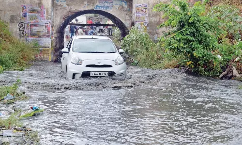 கொட்டித்தீர்த்த மழை