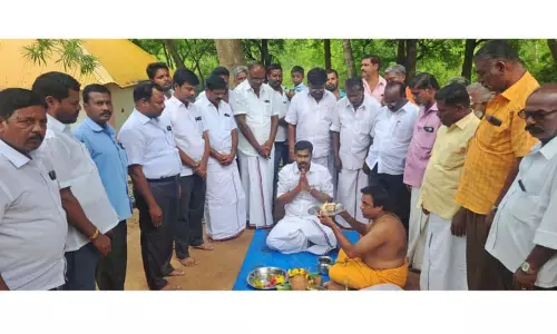 ரூ.15 லட்சத்தில் குடிநீர் பைப் அமைக்கும் பணி