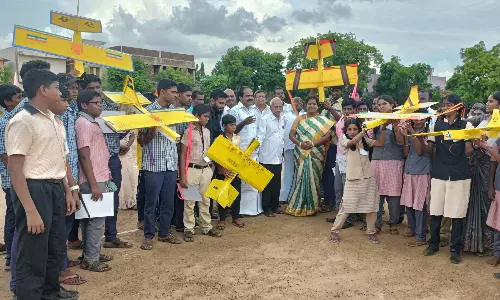25-க்கும் மேற்பட்ட மாதிரி விமானங்களைதயாரித்த மாணவர்கள்