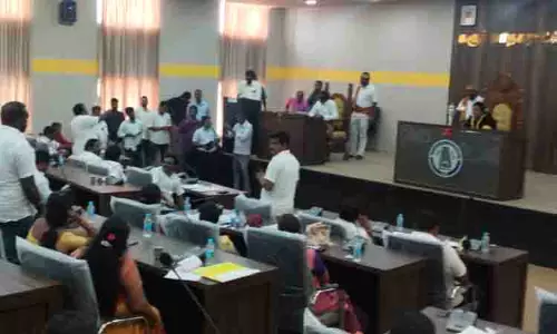 விதிமுறைகளை மீறிய அ.தி.மு.க. கவுன்சிலர்களுக்கு அடுத்த 2 கூட்டங்களில் பங்கேற்க தடை