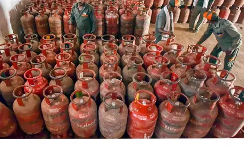 சமையல் கியாஸ் விலை ரூ.200 குறைப்பு மக்கள் சுமை குறைப்பா? தேர்தல் எதிர்பார்ப்பா?