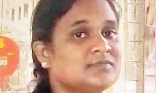 ரூ.7 ஆயிரம் லஞ்சம் வாங்கிய கிராம நிர்வாக பெண் அதிகாரி கைது ரூ.7 ஆயிரம் லஞ்சம் வாங்கிய கிராம நிர்வாக பெண் அதிகாரி கைது