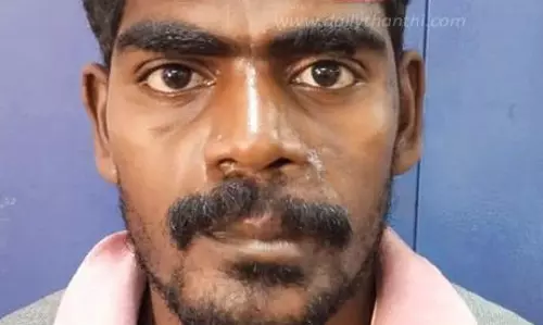 கருப்பூர் அருகே உதவி பேராசிரியையிடம் நகை பறித்தவர் கைது