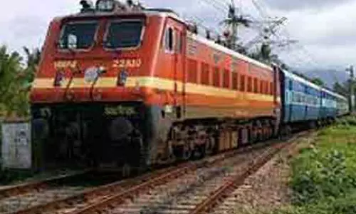 மும்பை- ஈரோடு இடையே சிறப்பு ரெயில்-சேலம் வழியாக இயக்கப்படுகிறது